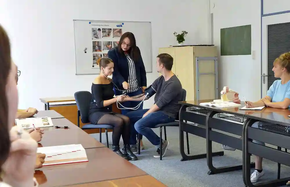 Ausbildungen in der Pflege bei der AFG Solingen